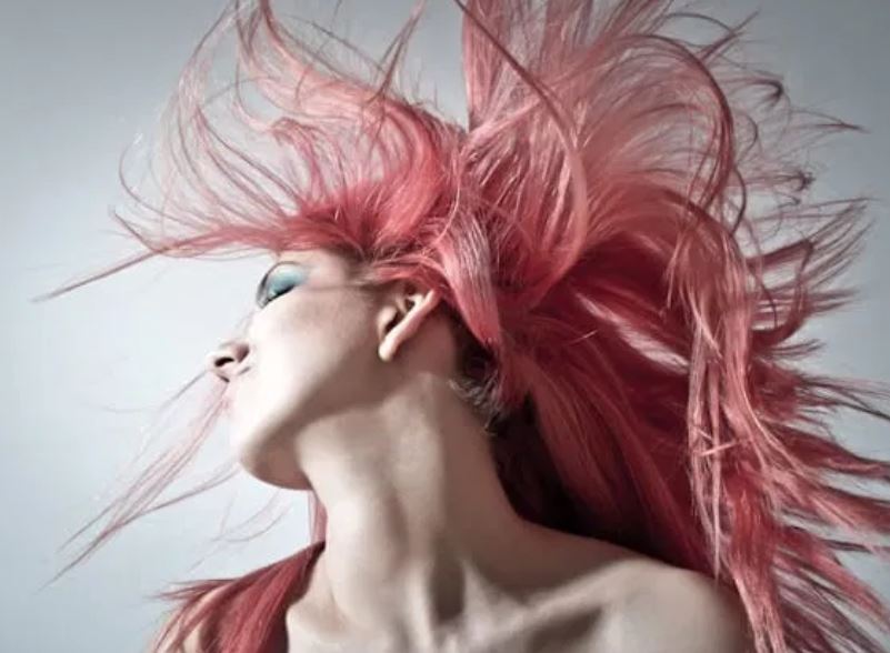 No Matter Your Age, Men Will Always Notice These Timeless Traits