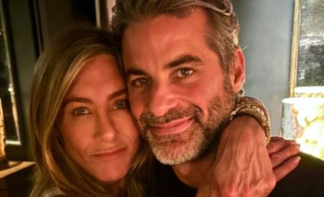 Jennifer Aniston strips down, bares all about ‘extraordinary’ new boyfriend and his healing powers