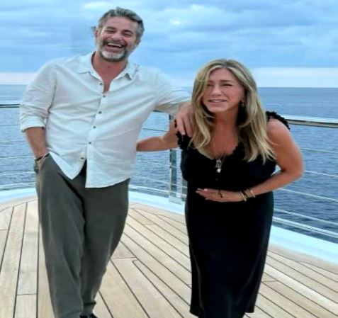 Jennifer Aniston and Jim Curtis Have a Surprising First Meeting Story You Need to Hear